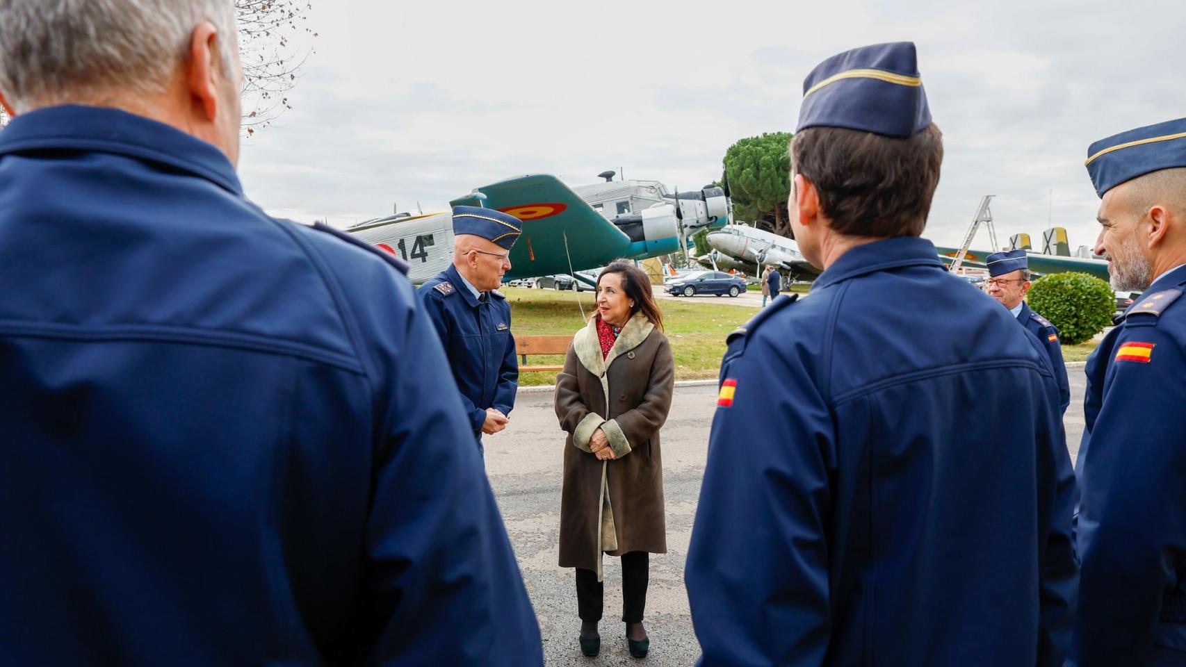 Margarita Robles durante su visita al Museo de Aeronáutica y Astronáutica para conocer los actos organizados con motivo del centenario del vuelo 'Plus Ultra'.