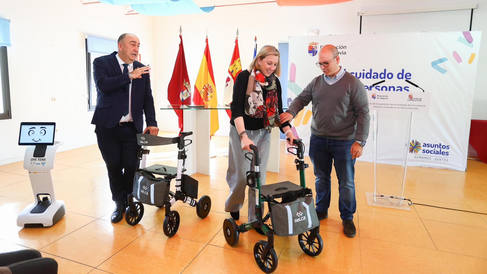 La vicepresidenta de la Junta de Castilla y León y consejera de Familia e Igualdad de Oportunidades, Isabel Blanco, inaugura dos unidades de convivencia en el Centro de Servicios Sociales La Fuencisla