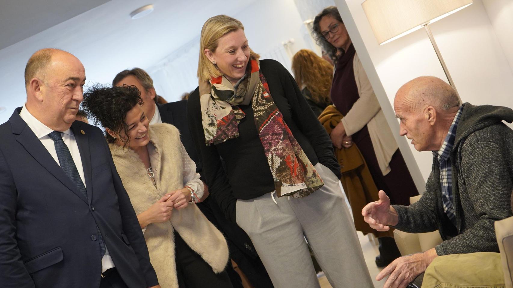 La vicepresidenta de la Junta de Castilla y León y consejera de Familia e Igualdad de Oportunidades, Isabel Blanco, inaugura dos unidades de convivencia en el Centro de Servicios Sociales La Fuencisla
