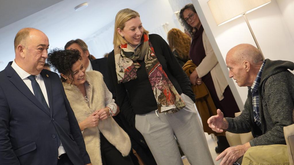 La vicepresidenta de la Junta de Castilla y León y consejera de Familia e Igualdad de Oportunidades, Isabel Blanco, inaugura dos unidades de convivencia en el Centro de Servicios Sociales La Fuencisla