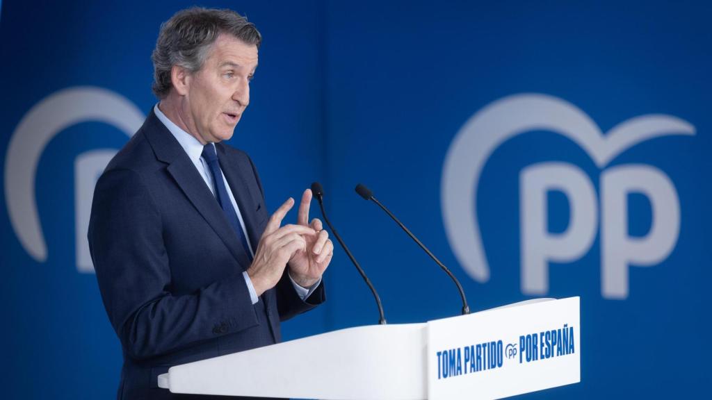 El presidente del PP, Alberto Núñez Feijóo, comparece en la sede nacional del Partido Popular. Europa Press /  Eduardo Parra