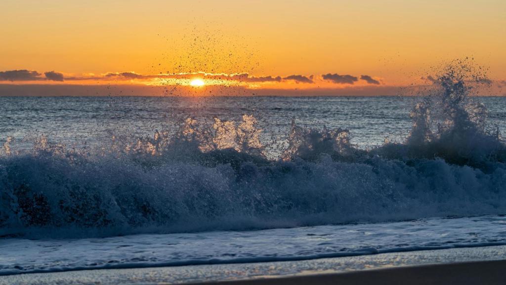 Un plástico que se disuelve en el agua y ayuda a purificarla es una de las innovaciones de esta semana en Wake Up Box.