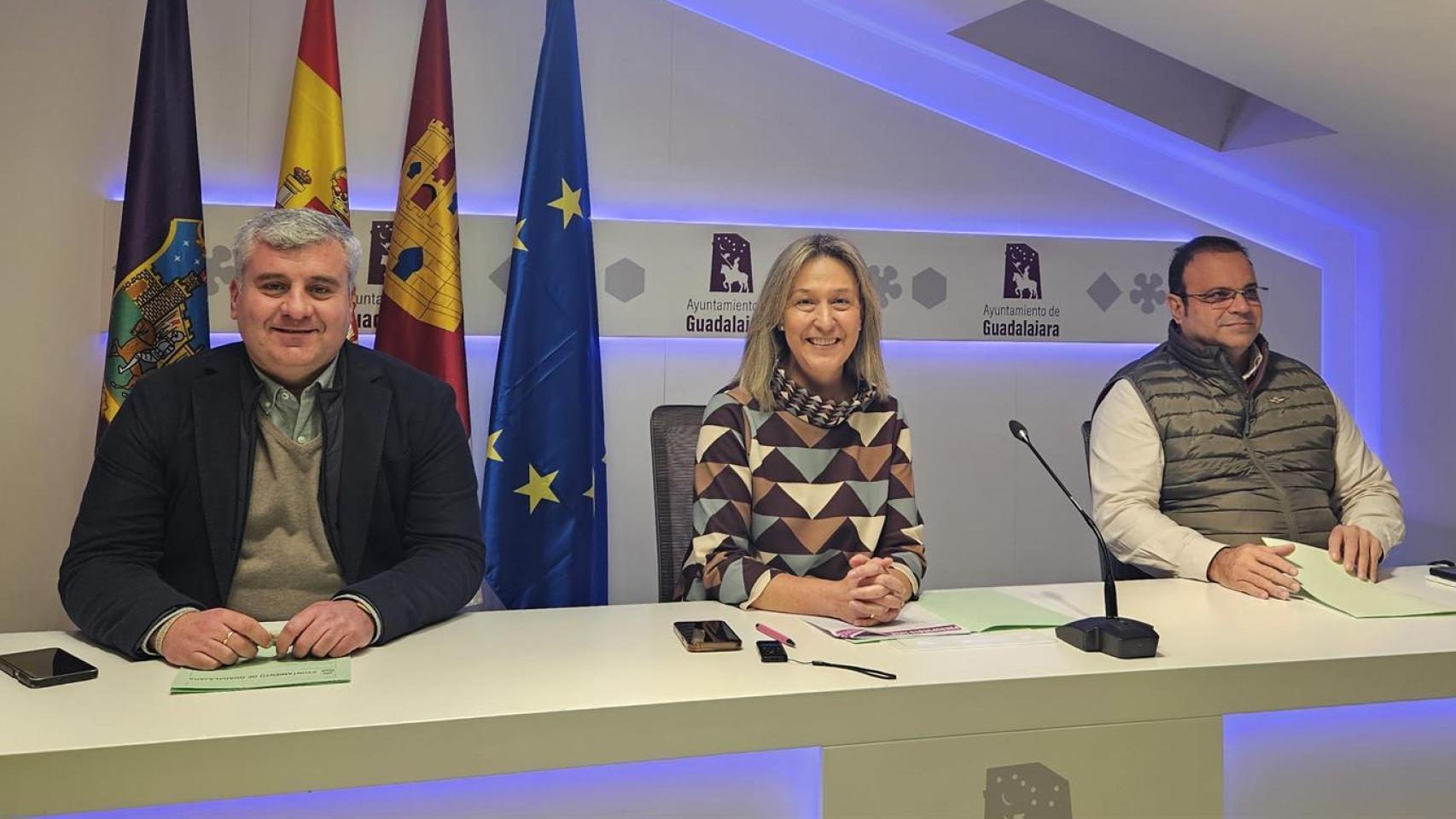Alfonso Esteban, Ana Guarinos y Víctor Morejón, de izquierda a derecha, este lunes durante la rueda de prensa.