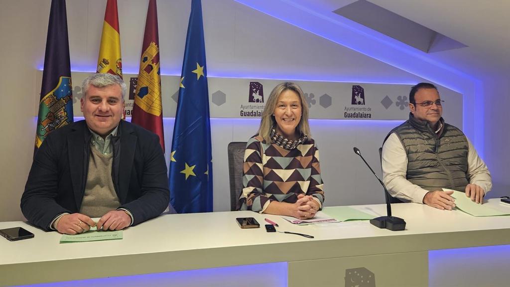 Alfonso Esteban, Ana Guarinos y Víctor Morejón, de izquierda a derecha, este lunes durante la rueda de prensa.