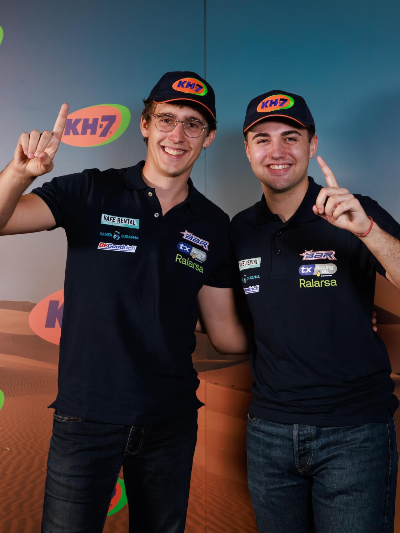 Jan Rosa (copiloto) y Pau Navarro (piloto) durante una entrevista con EL ESPAÑOL.