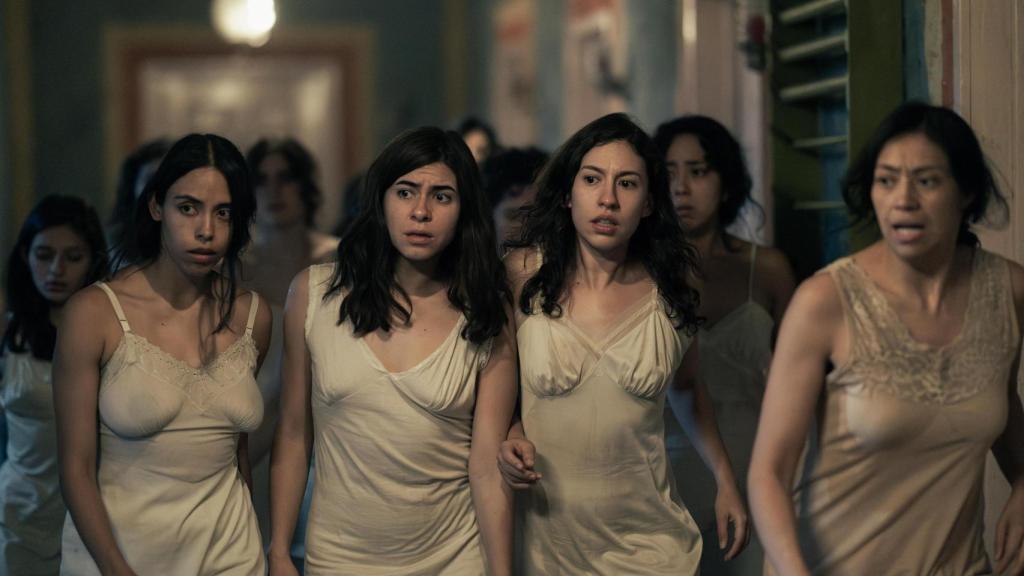 Un momento de la serie 'Las muertas' (Luis Estrada, 2025)