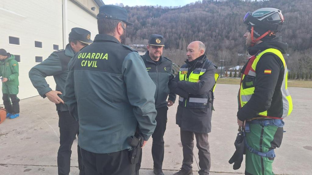 El delegado de Gobierno, Fernando Beltrán, en Panticosa tras ocurrir el alud