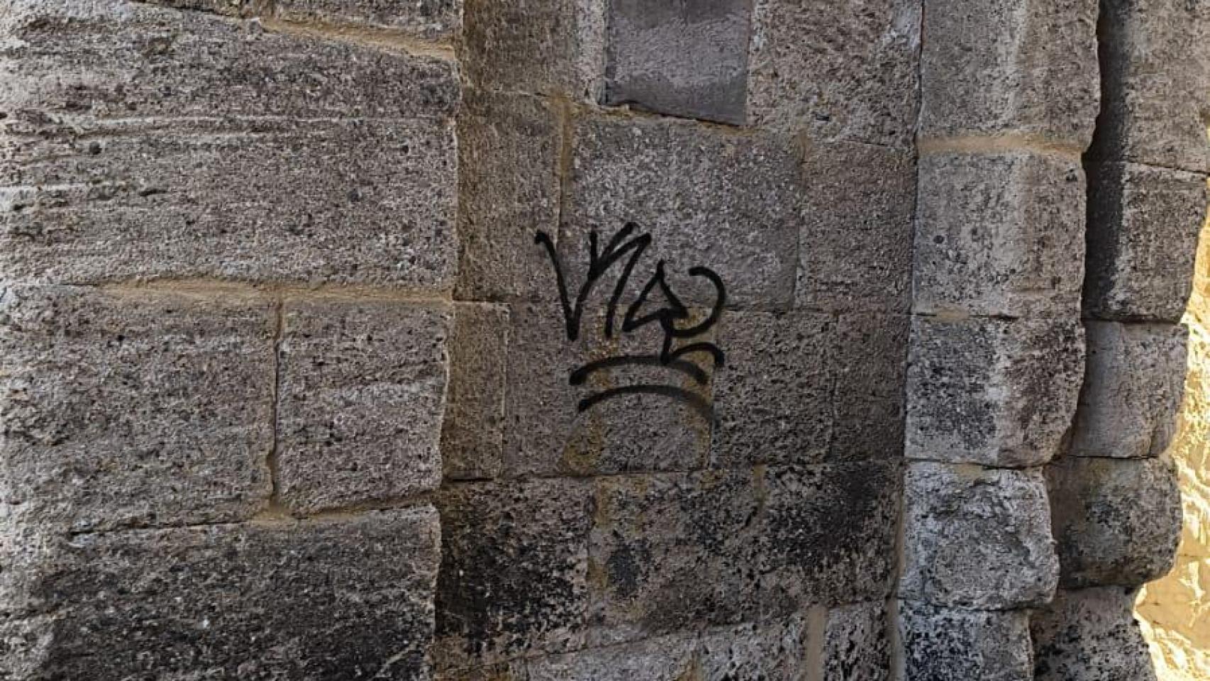 Pintada en el Arco de Doña Urraca