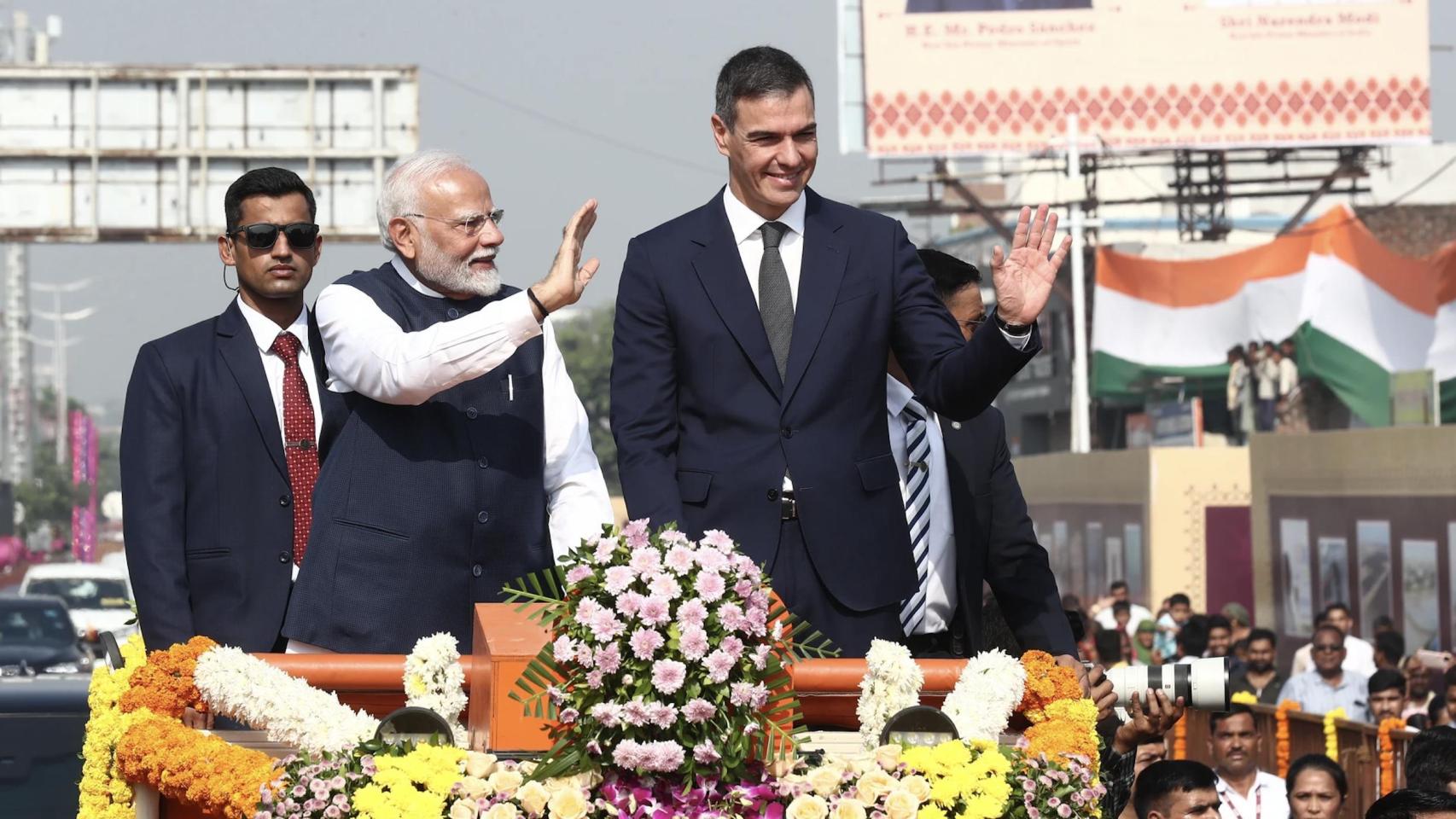 Pedro Sánchez visita la ciudad de Vadodara, junto a Narendra Modi, durante su visita oficial en la India.
