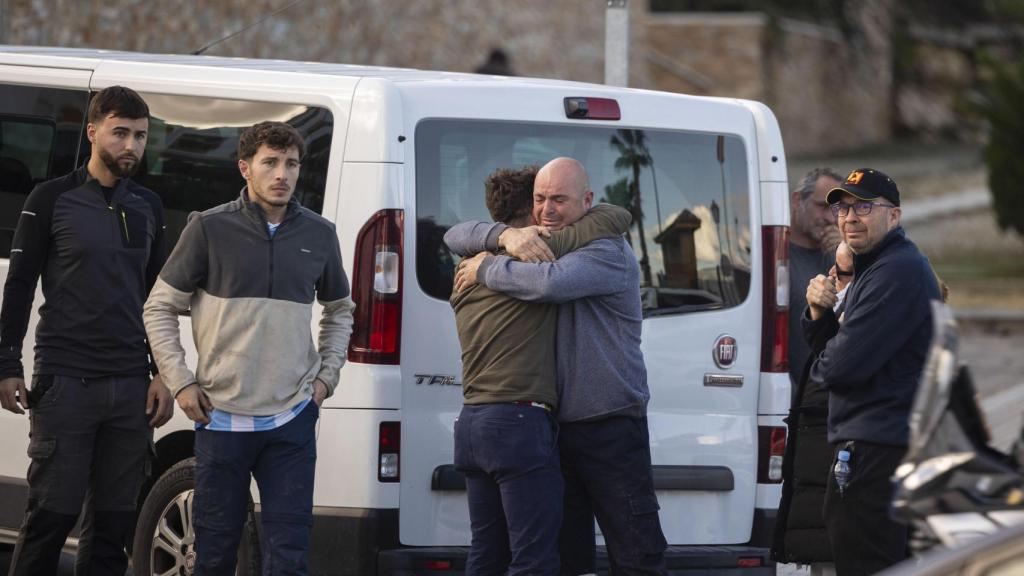 Muestras de dolor tras conocerse la muerte de un segundo desaparecido por la borrasca en Alhaurín el Grande (Málaga).