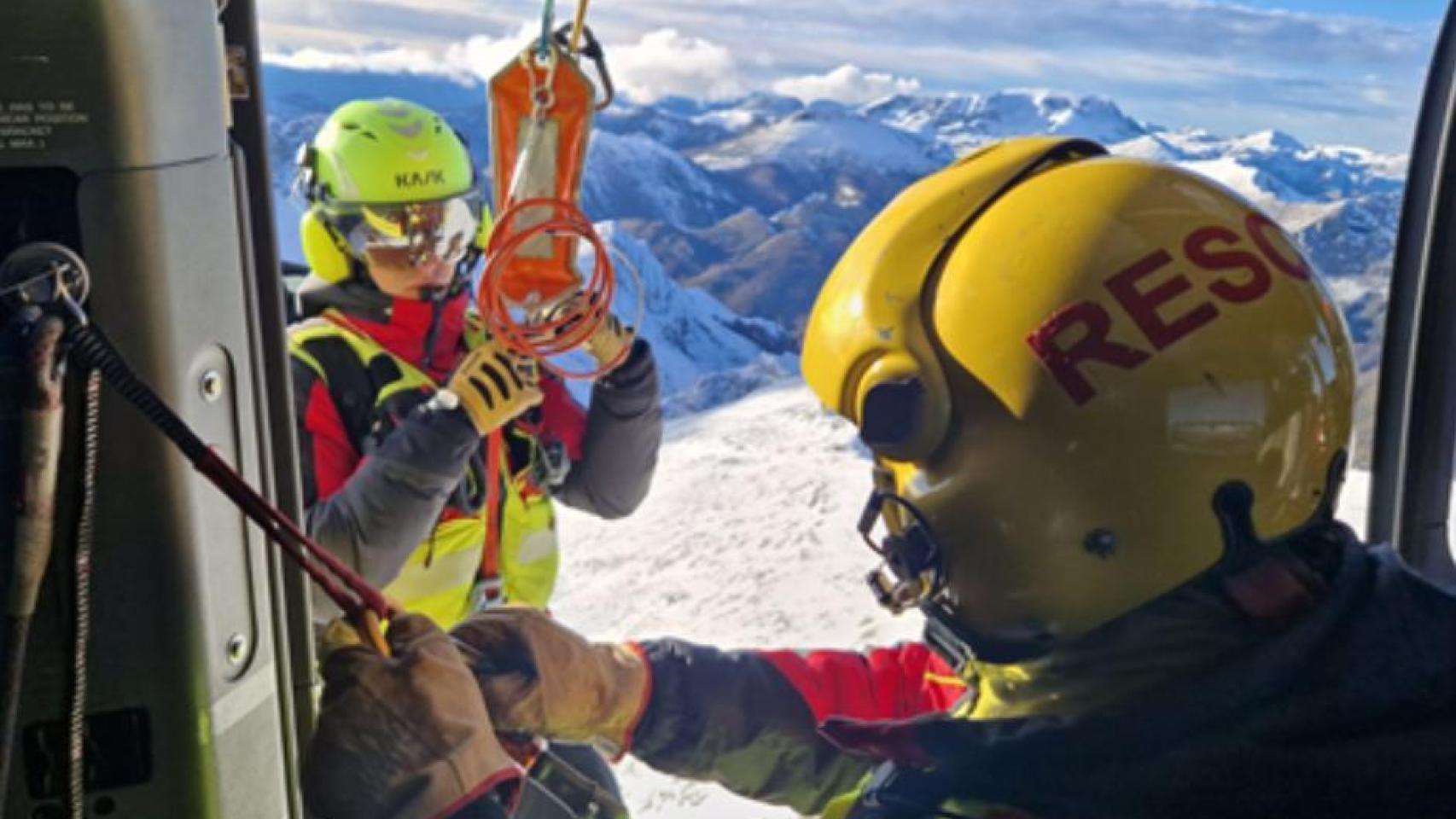 Rescatadores en Pico Yordas