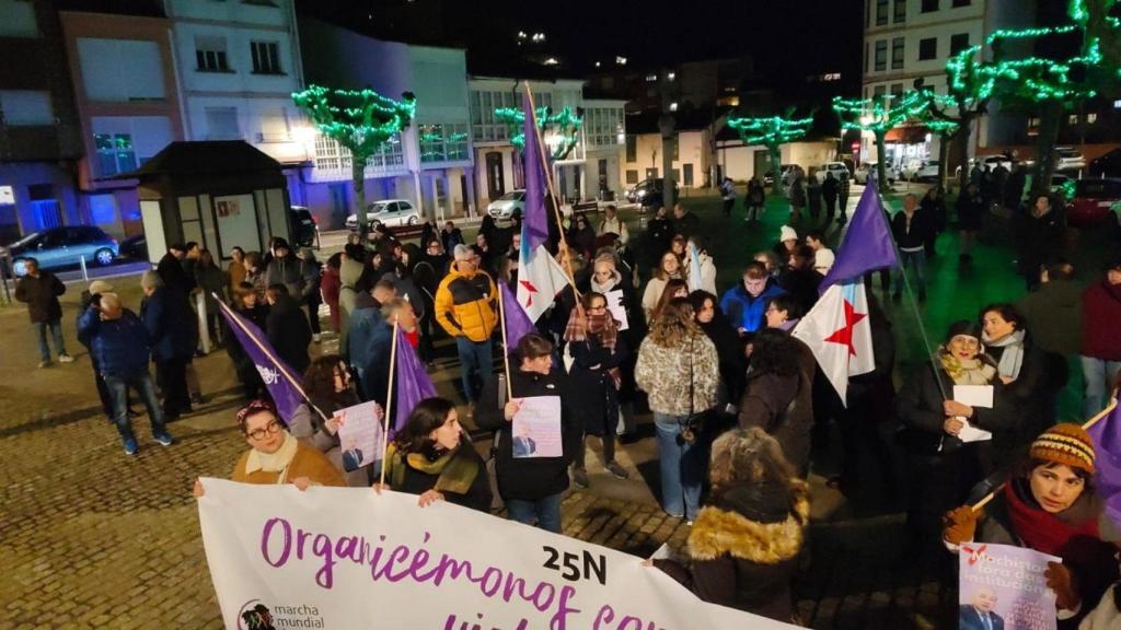Concentración ante el Concello de Monforte en contra de José Tomé.
