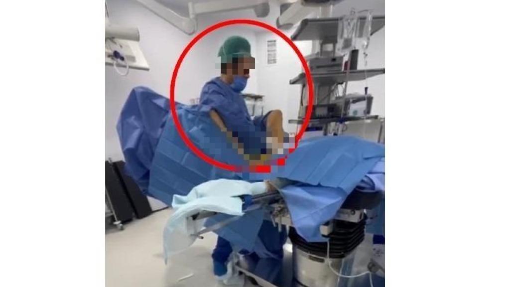 El doctor David en un fotograma del atestado de la Policía Nacional.