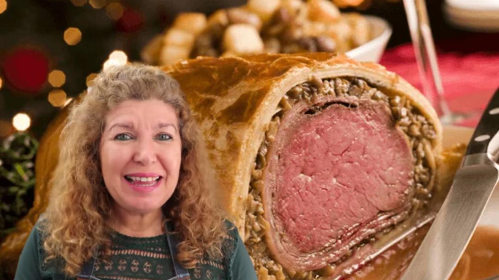 Carmen, cocinera, y su plato estrella de Nochevieja.