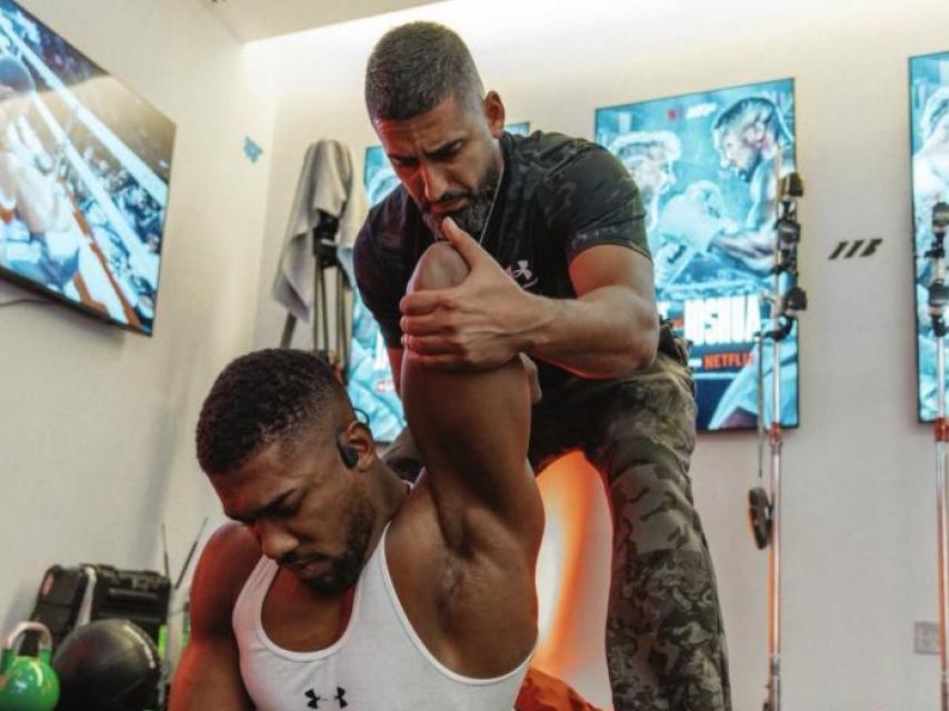 Anthony Joshua, durante una sesión con su entrenador Sina