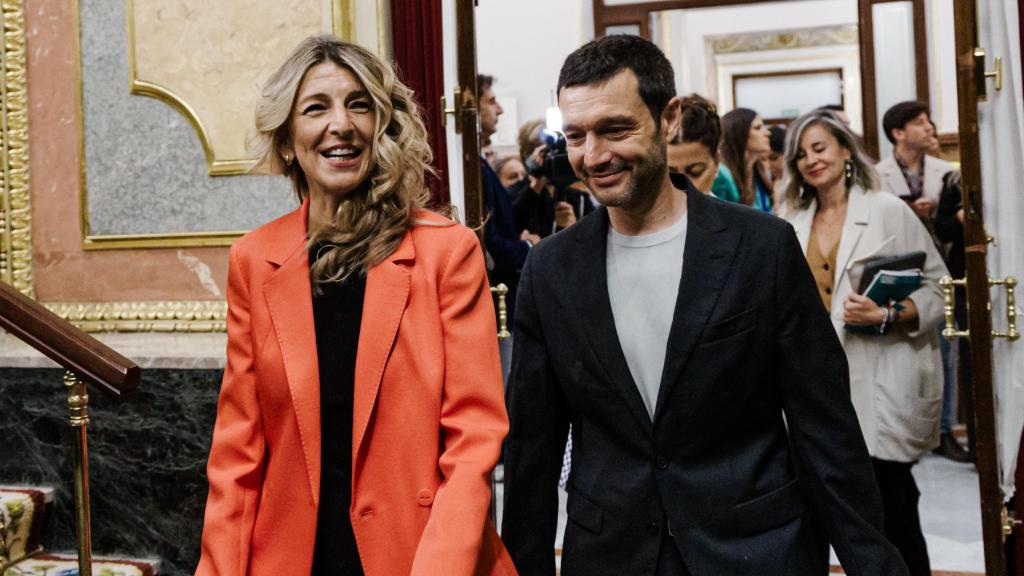 La vicepresidenta segunda y ministra de Trabajo, Yolanda Díaz y el ministro de Derechos Sociales y Agenda 2030, Pablo Bustinduy, llegan a un pleno.