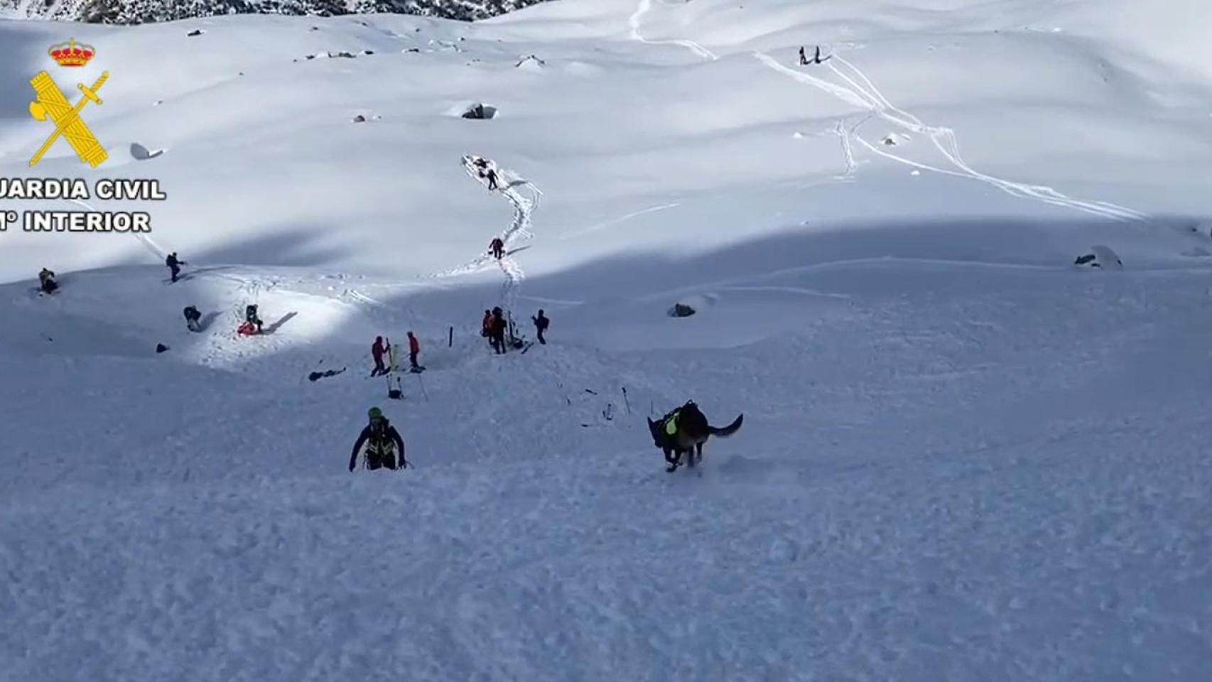 Imágenes del rescate del Greim de los montañeros en el alud de Panticosa