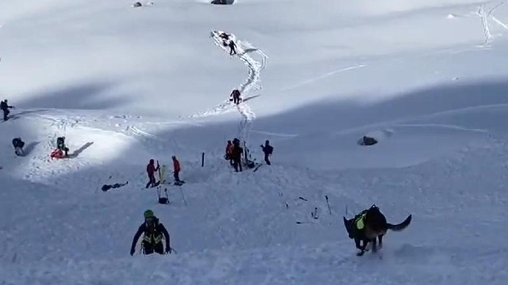 Imágenes del rescate del Greim de los montañeros en el alud de Panticosa