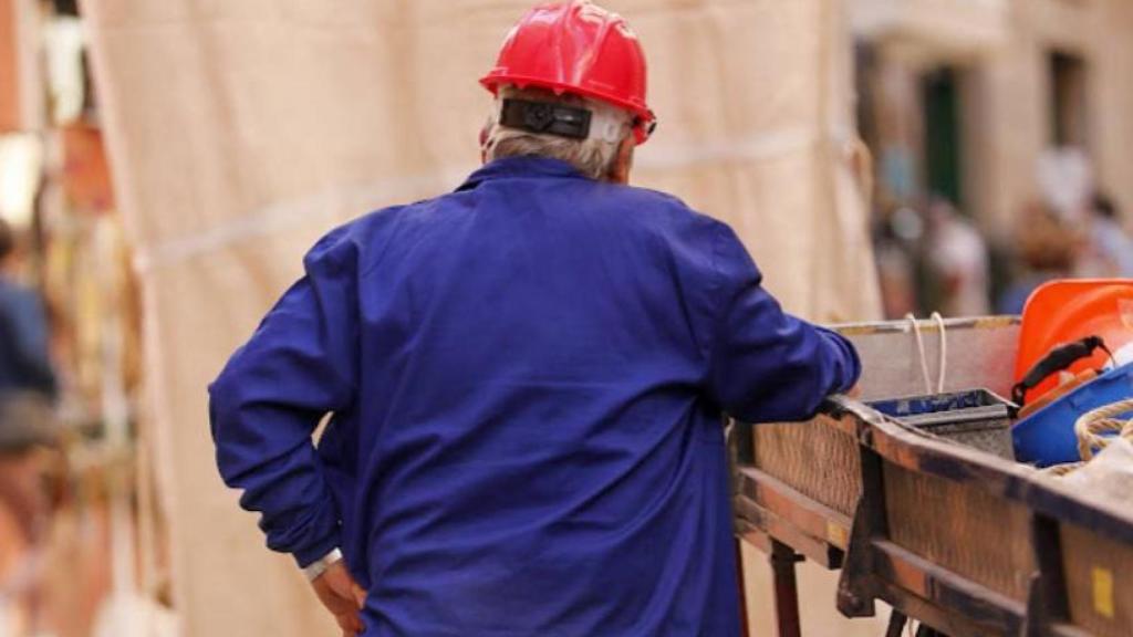 Un trabajador durante su jornada laboral.
