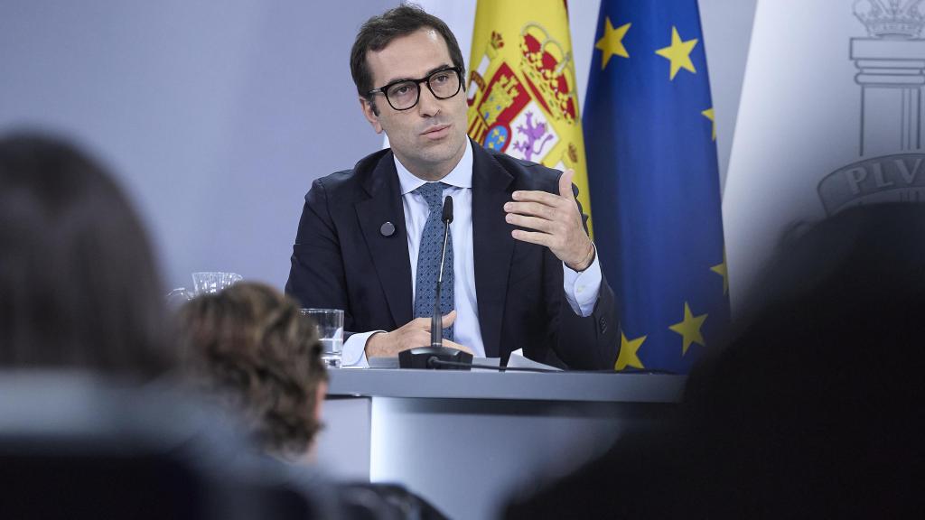 El ministro de Economía, Carlos Cuerpo, durante una rueda de prensa posterior a la reunión del Consejo de Ministros, en el Palacio de la Moncloa.