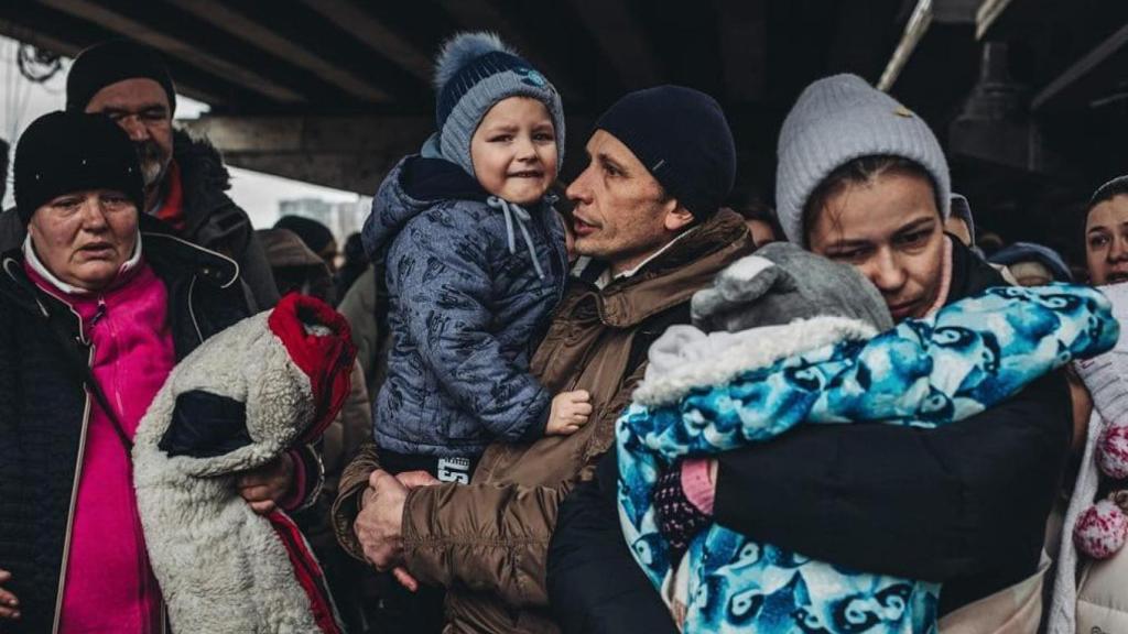 Imagen de archivo de un grupo de familias ucranianas.