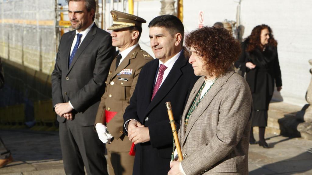 La alcaldesa, Goretti Sanmartín, junto al vicepresidente de la Xunta, Diego Calvo, y el delegado del Gobierno en Galicia, Pedro Blanco