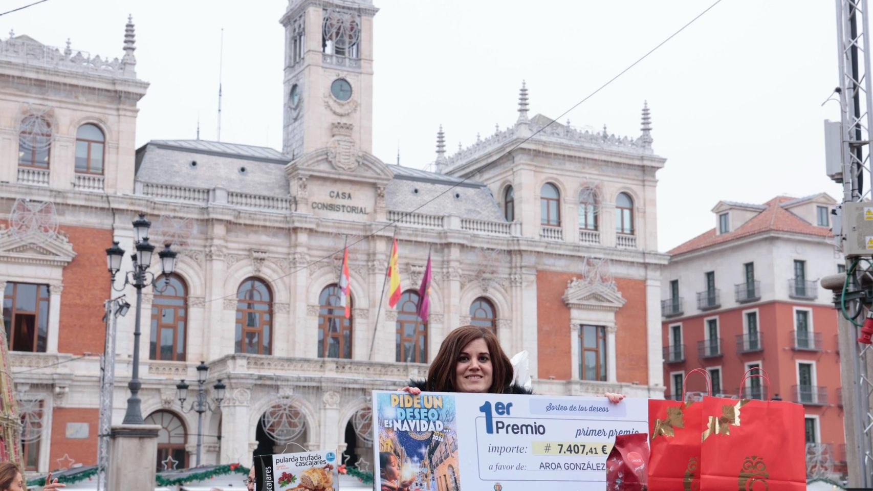 Aroa González Antón, premiada con 6.000,00.- €, ha realizado sus compras en la mañana de hoy