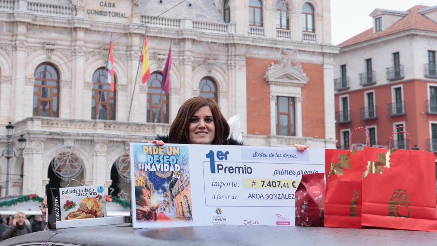 Aroa González Antón, premiada con 6.000,00.- €, ha realizado sus compras en la mañana de hoy