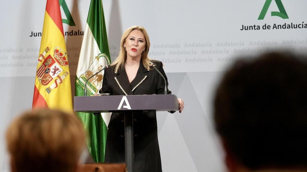 La portavoz del Gobierno de la Junta de Andalucía, Carolina España, en rueda de prensa tras el Consejo de Gobierno.