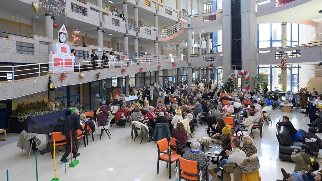 La residencia Torrente Ballester de A Coruña se adelanta y despide 2025 con una gran fiesta