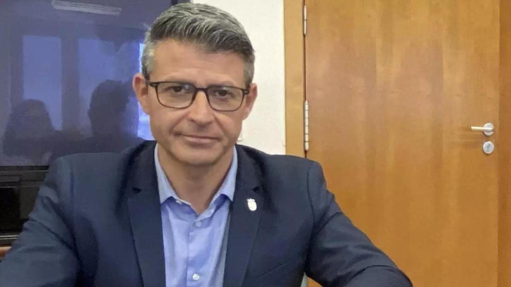 El alcalde de Almussafes, Toni González. EE