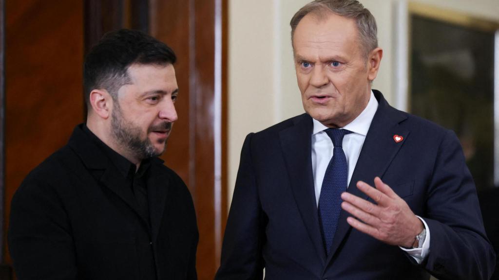 El presidente ucraniano Volodímir Zelenski se reúne con el primer ministro polaco Donald Tusk en Varsovia.