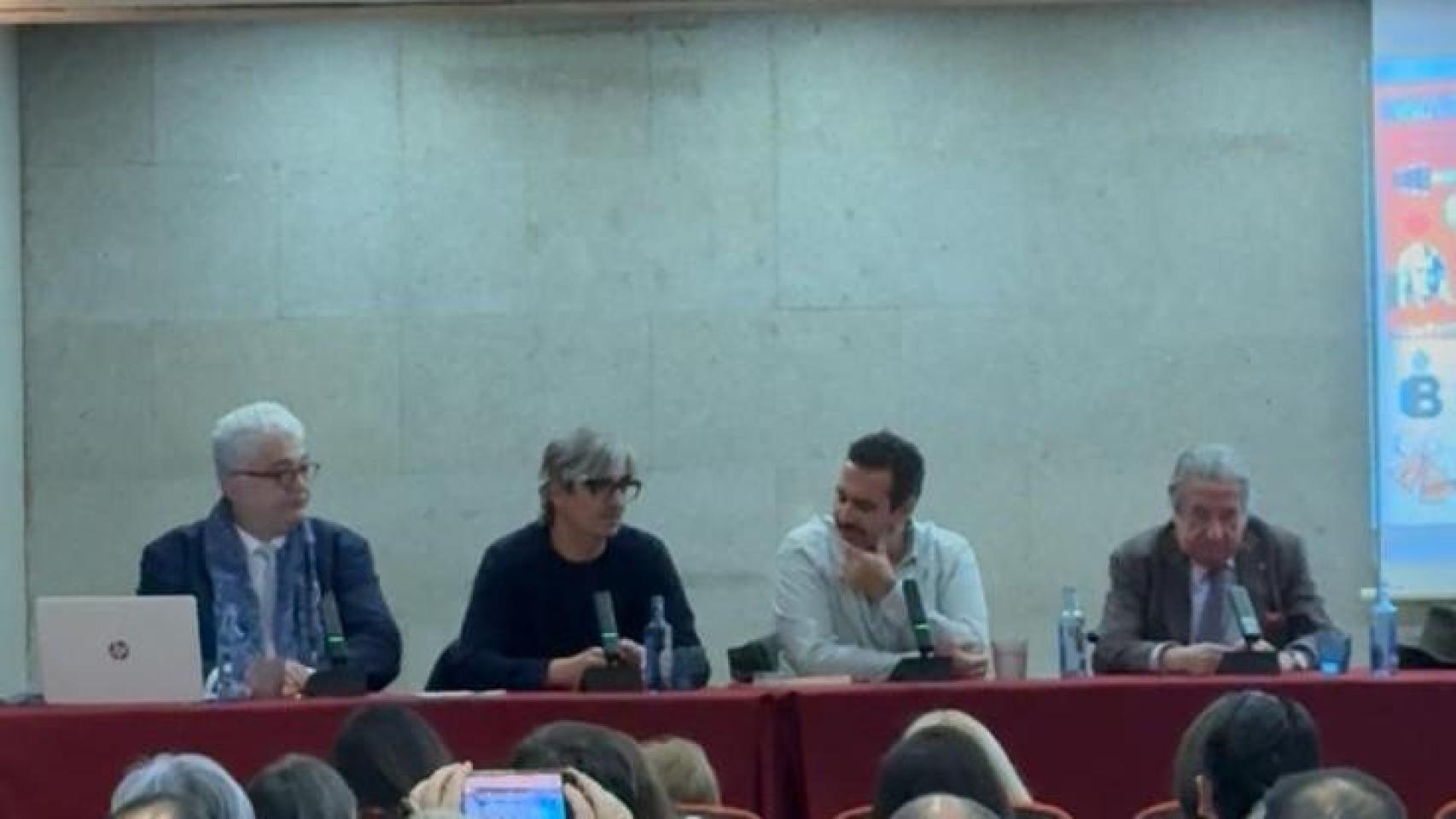 El escritor coruñés Iván Fernández Amil presenta con éxito su último libro en A Coruña