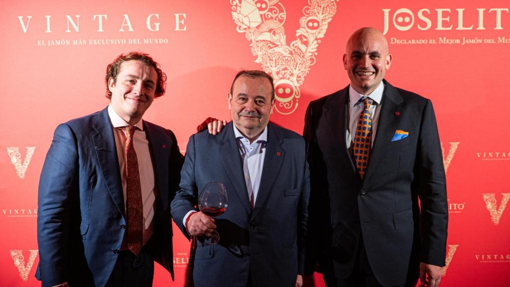 José Gómez, presidente de la marca, con sus hijos.