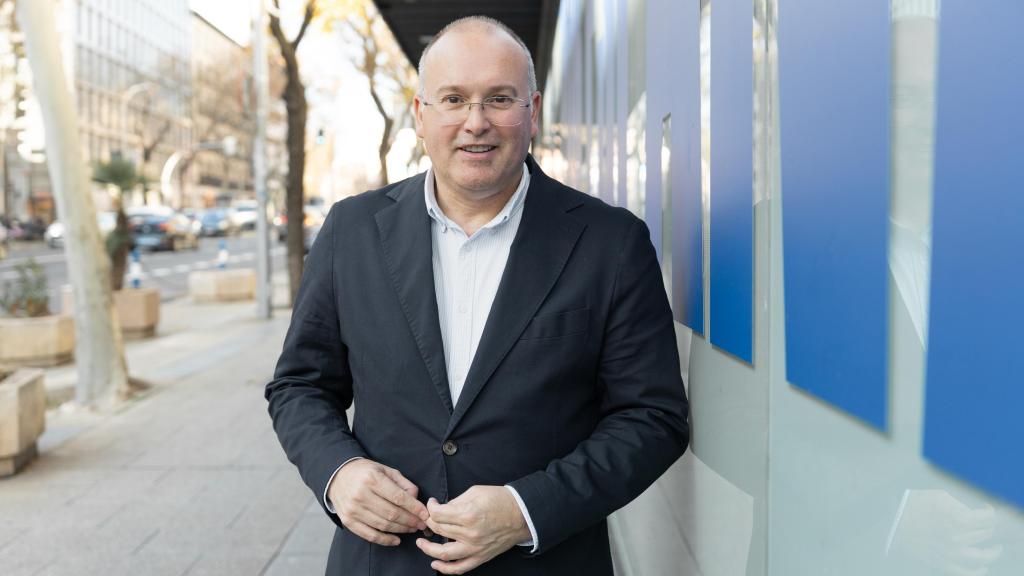 El 'número dos' del PP, Miguel Tellado, a las puertas de la sede del partido, en la calle Génova de Madrid.