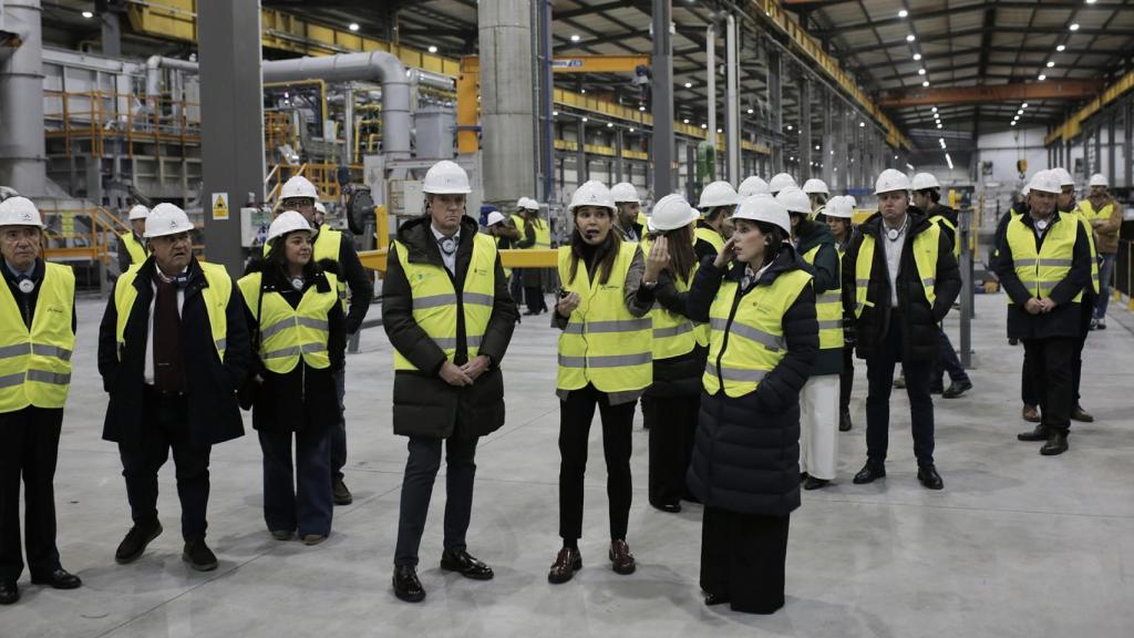 Un momento de la inauguración de la planta de reciclaje de Cortizo en Coirós.