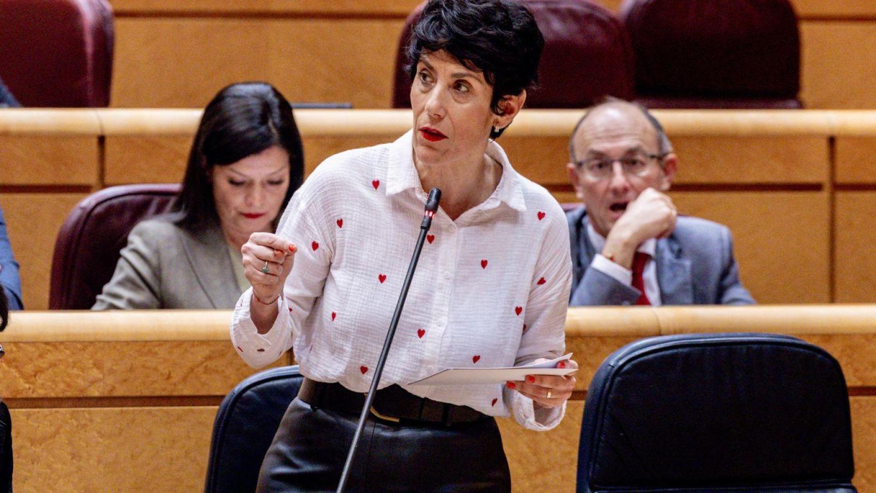 La ministra de Inclusión, Seguridad Social y Migraciones, Elma Saiz, durante una intervención en el Senado.
