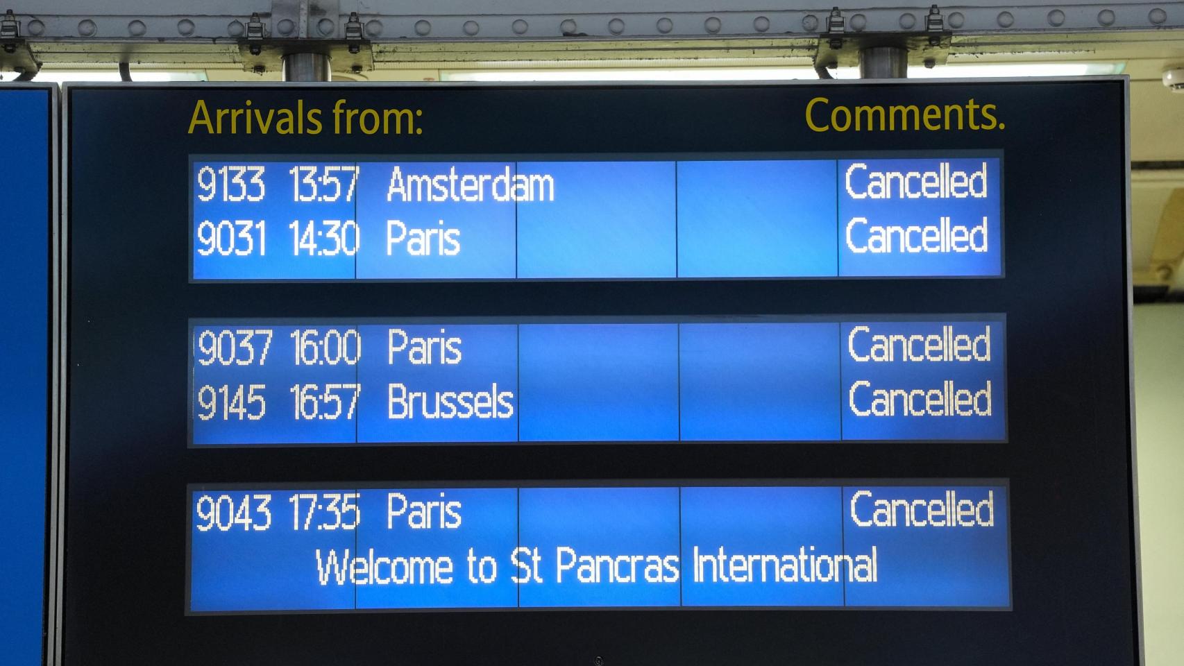 Imagen de trenes de Eurostar entre Londres y París cancelados este martes por la tarde.