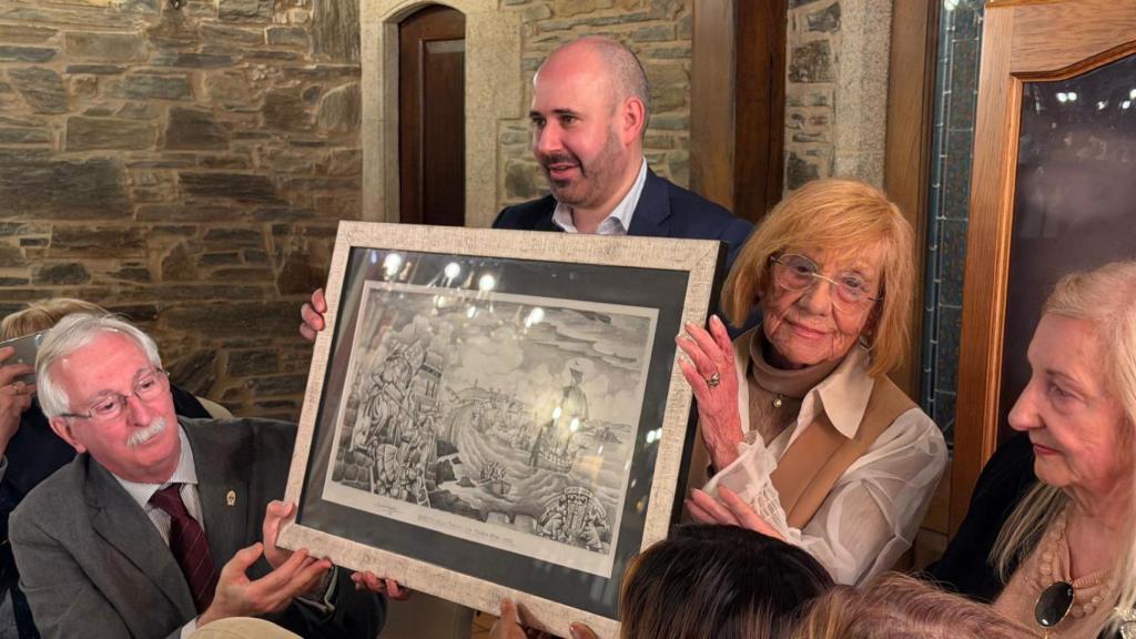 Caínzos (abajo a la izquierda) recibe el reconocimiento