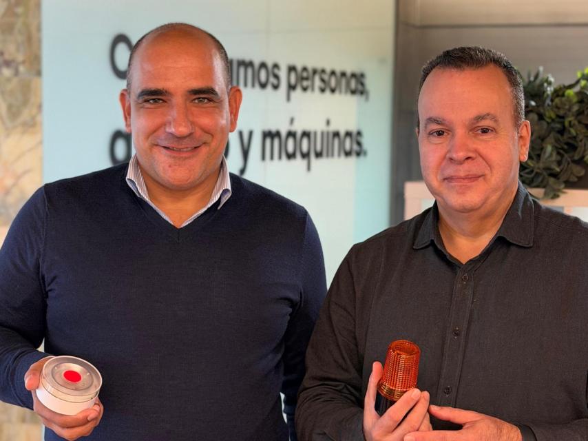 Jorge Costas y Jorge Torre con las balizas V16.