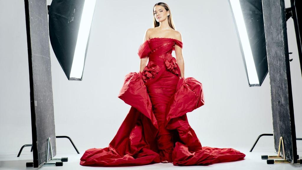 Laura Escanes con vestido de Yolancris para las Campanadas 2025.