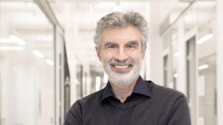 Yoshua Bengio