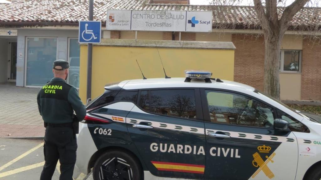 La Guardia Civil en el centro de salud de Tordesillas