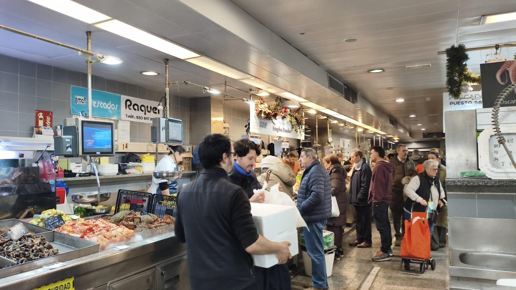 La noche de Fin de Año deja en A Coruña un gran ambiente en los mercados de la ciudad