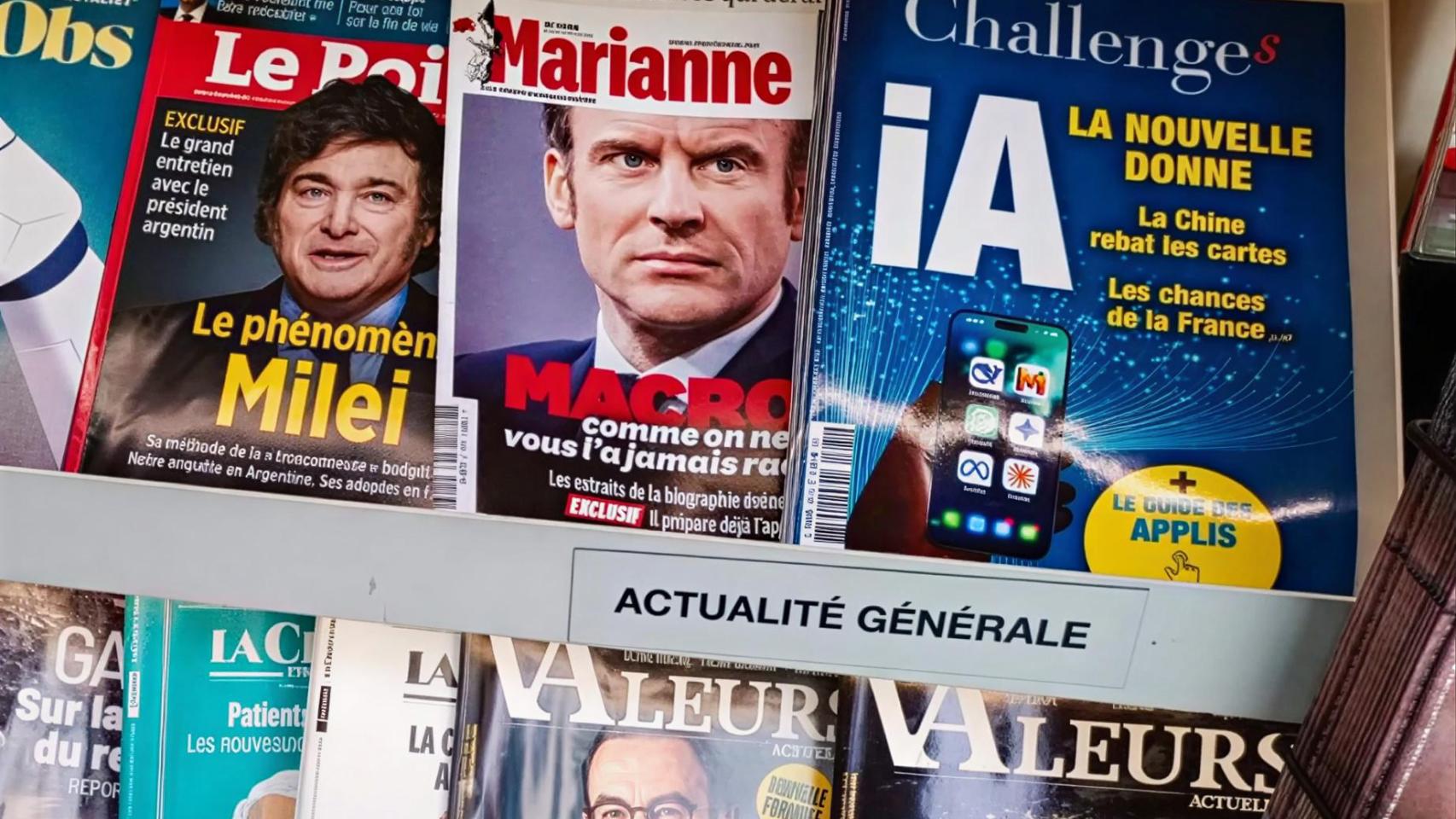 Quiosco de prensa francesa con varios ejemplares del grupo Éditions Croque Futur.