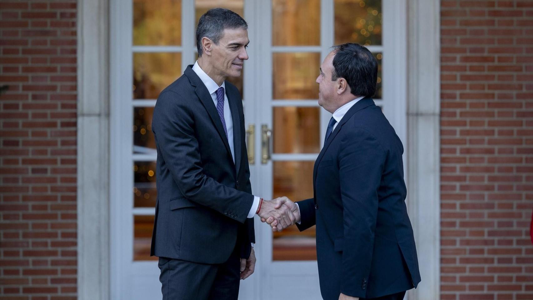 Pedro Sánchez y Juanfran Pérez Llorca en su reunión. Alberto Ortega / Europa Press