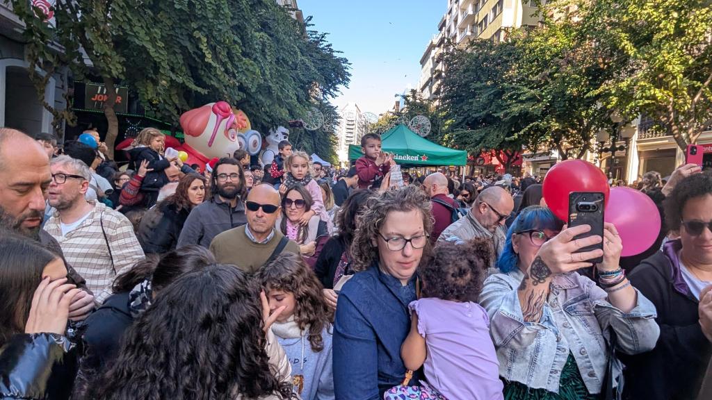 Padres e hijos disfrutando de la nochevieja Infantil este miércoles.