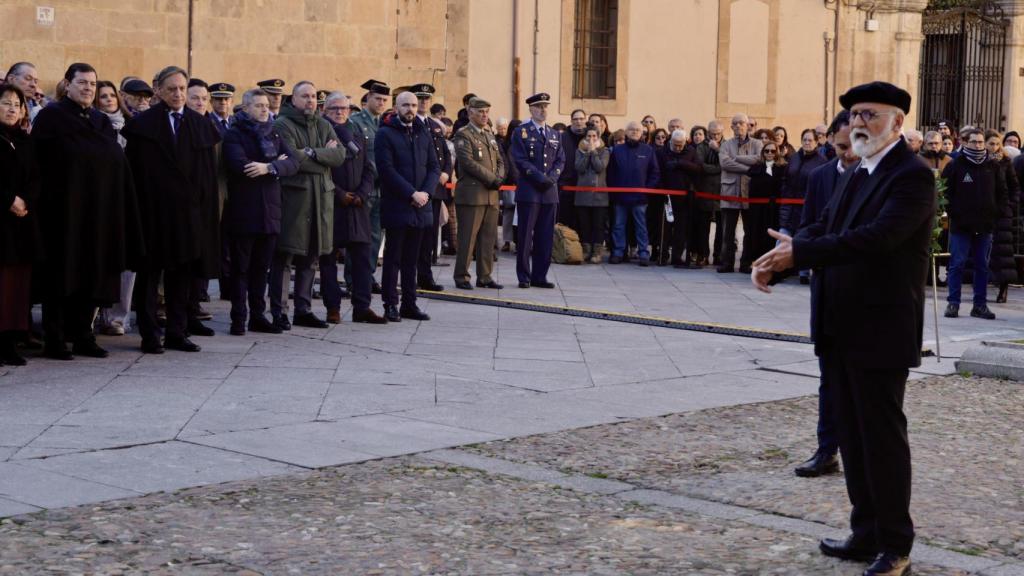 Tradicional ofrenda a Miguel de Unamuno