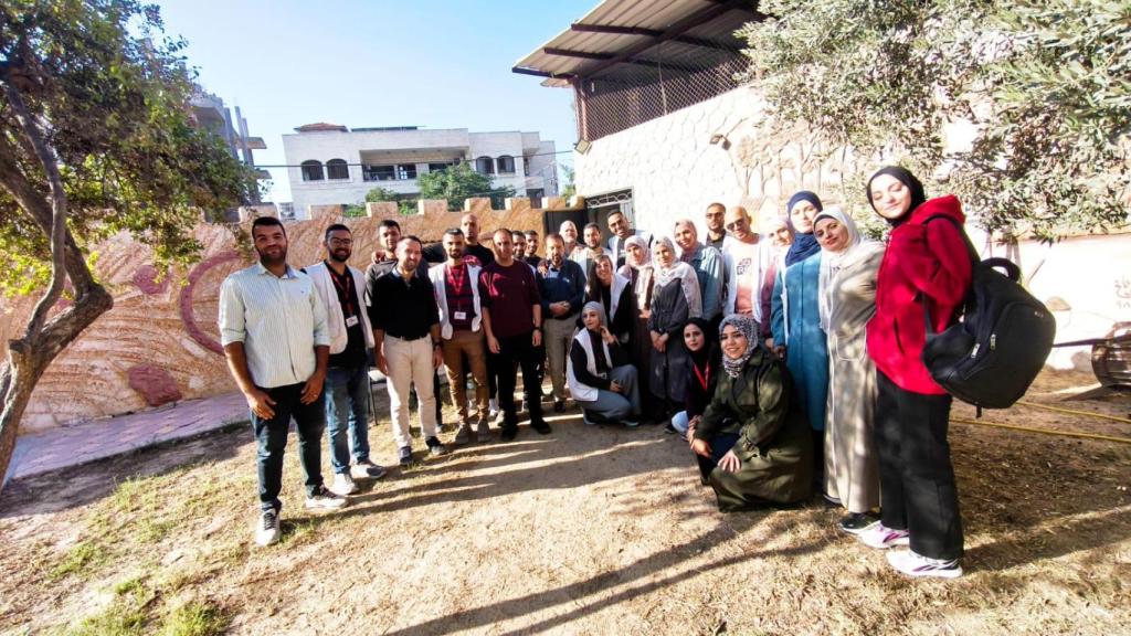 Conde junto al equipo gazatí de MSF.