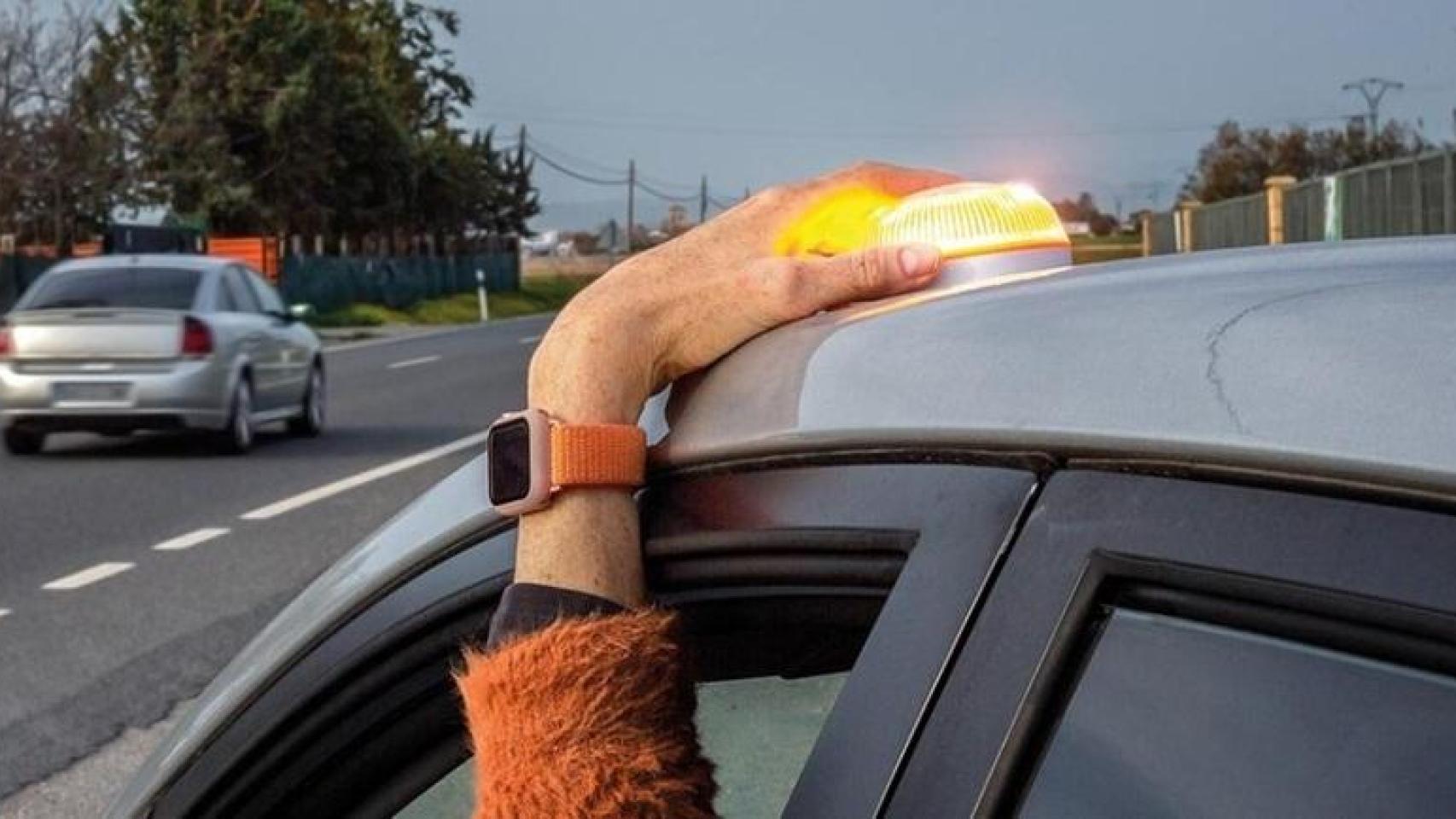 Baliza V16 de emergencia para vehículos.